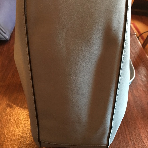 Powder blue tote with goldtone hardware - Picture 4 of 5